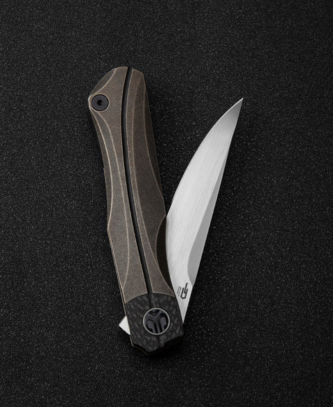 BESTECH THYRA BT2106B Titanium+Carbon Fiber Inlay Handle: 3.56" M390 Blade